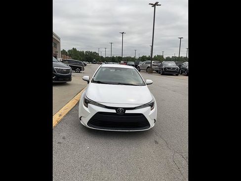 Used 2023 Toyota Corolla LE FWD image 4
