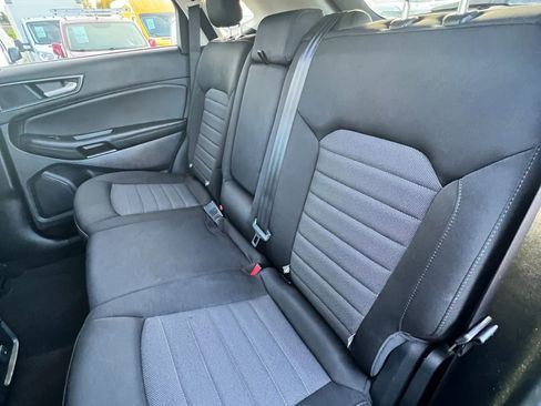 Used 2020 Ford Edge SE image 10