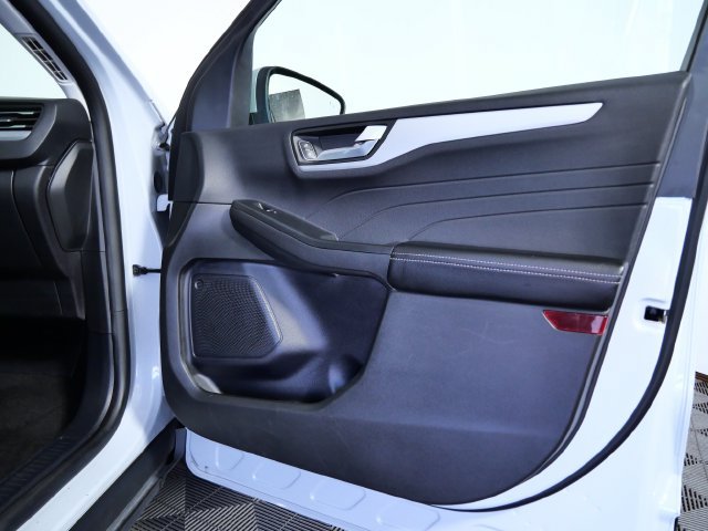 Certified 2025 Ford Escape Platinum AWD/4WD image 9