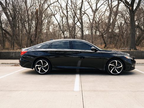 Used 2019 Honda Accord Sport image 10