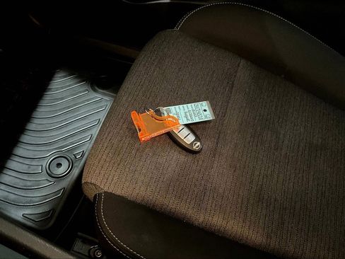 Used 2022 Nissan Rogue SV image 34