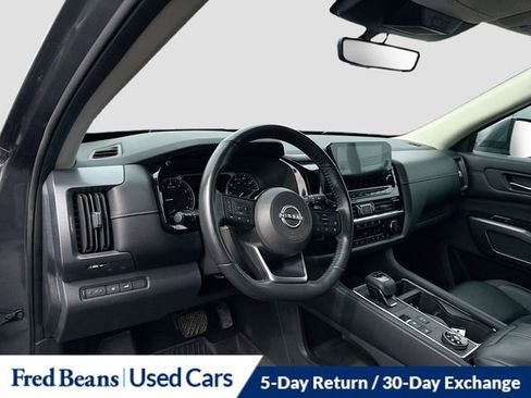 Used 2023 Nissan Pathfinder SL AWD/4WD image 10
