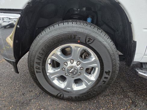 Used 2025 RAM 2500 Big Horn AWD/4WD image 35