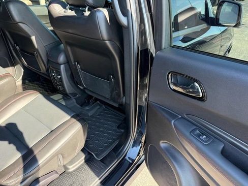 Used 2023 Dodge Durango R/T w/ Tow 'N Go Package AWD/4WD image 13