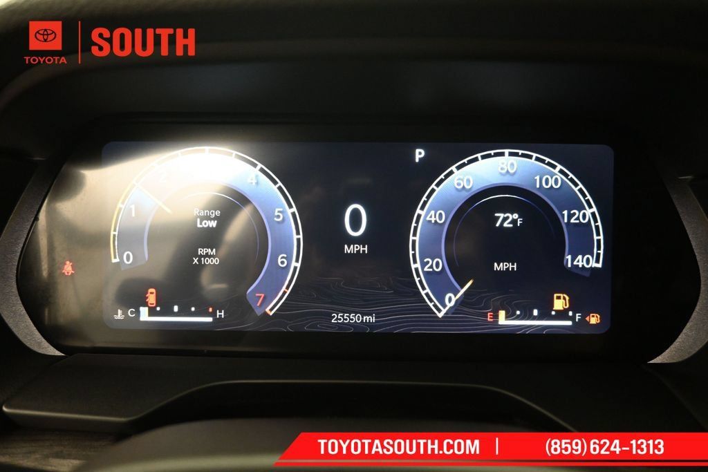 Used 2023 Jeep Grand Cherokee Limited w/ Luxury Tech Group II AWD/4WD image 12