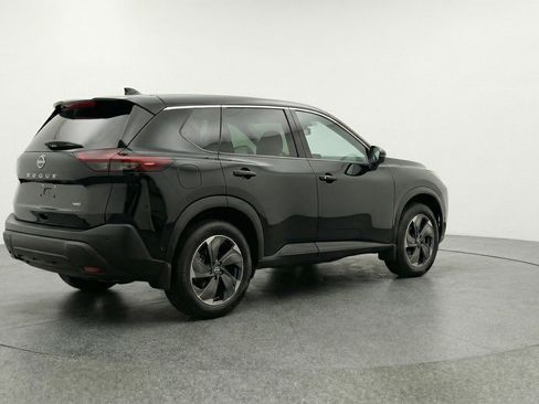 Used 2025 Nissan Rogue SV image 9