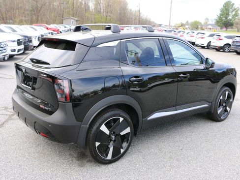 Used 2026 Nissan Kicks SR w/ Cold Weather Package image 8