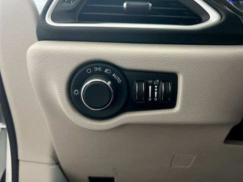 Used 2023 Chrysler Voyager LX FWD image 15