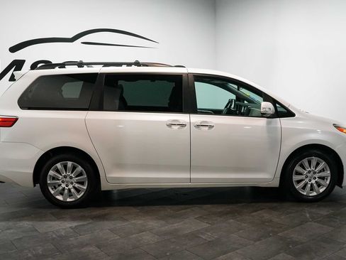 Used 2016 Toyota Sienna Limited Premium FWD image 8