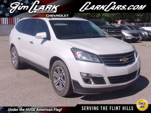 Used 2017 Chevrolet Traverse LT w/ Traveler's Package AWD/4WD image 1