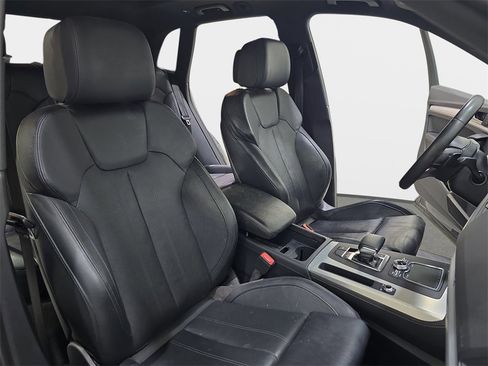 Used 2018 Audi SQ5 Prestige w/ Prestige Package image 12