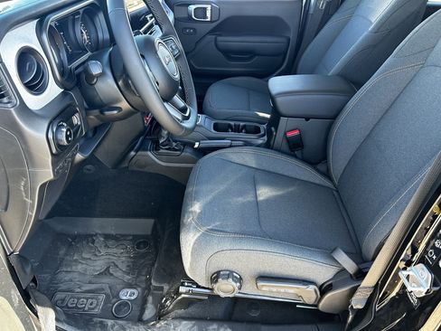 New 2025 Jeep Gladiator Willys image 16