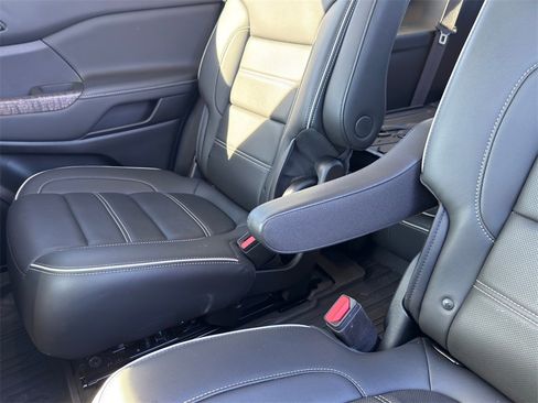 Used 2023 GMC Acadia Denali w/ Denali Ultimate Package image 31