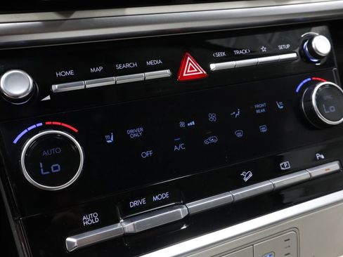 Used 2025 Hyundai Santa Fe SEL FWD image 4