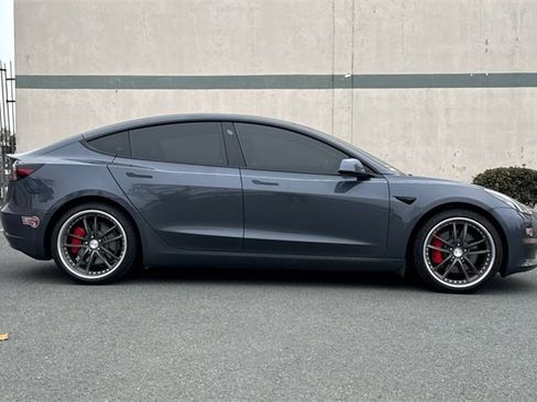 Used 2022 Tesla Model 3 Performance image 3