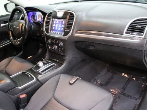 Used 2019 Chrysler 300 Touring w/ Sport Appearance Package image 22