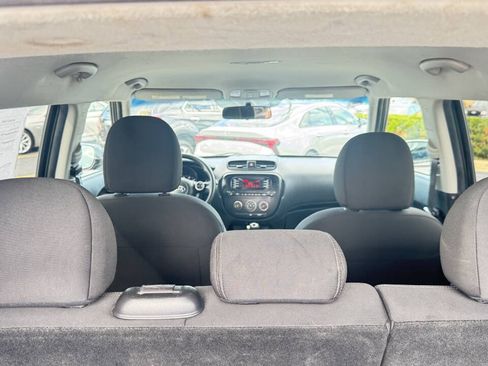 Used 2014 Kia Soul FWD image 32