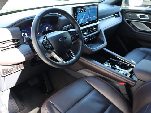 Used 2026 Ford Explorer Platinum AWD/4WD image 4