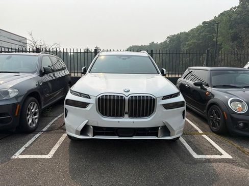 Used 2024 BMW X7 xDrive40i AWD/4WD image 2
