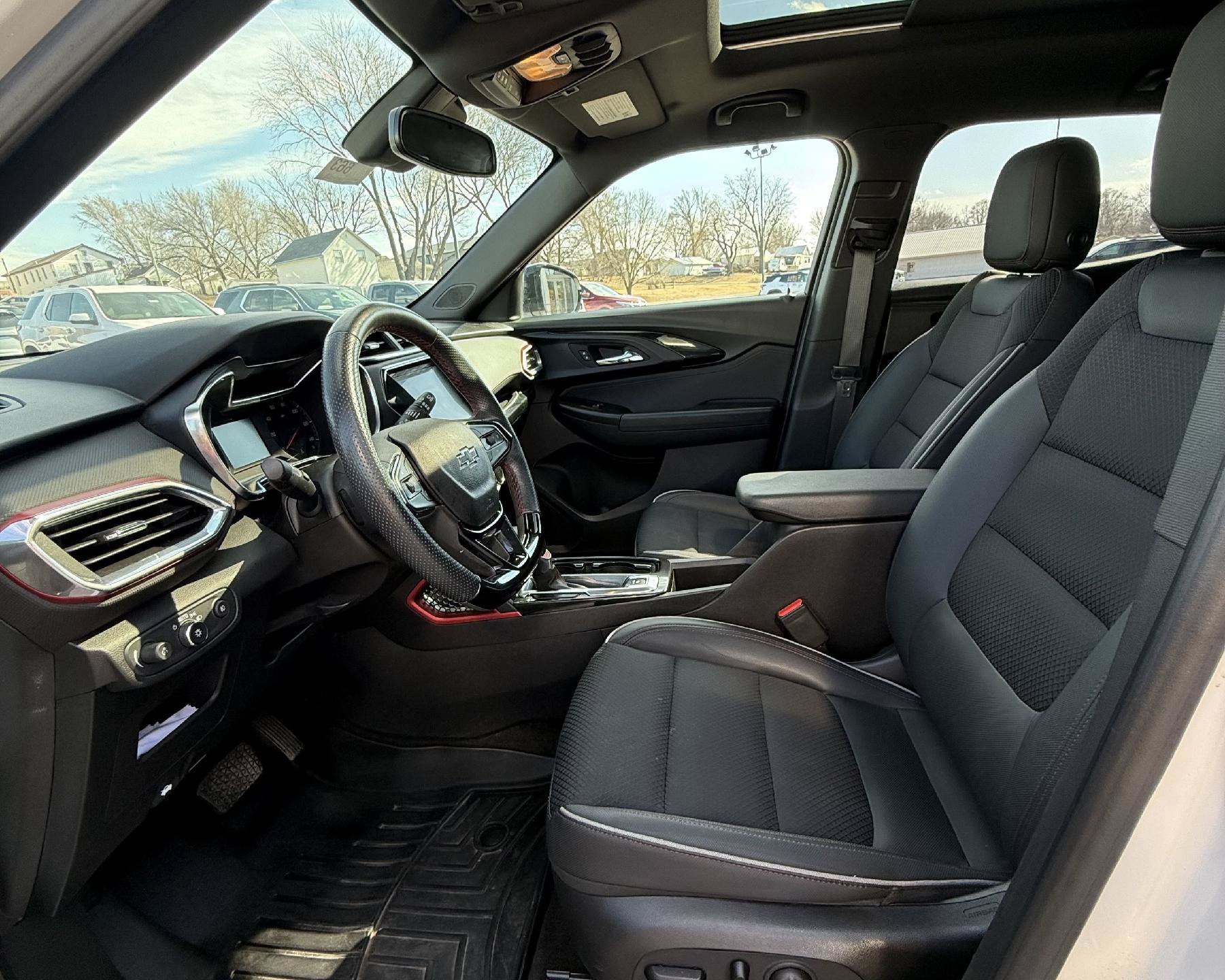 Used 2022 Chevrolet TrailBlazer RS w/ Sun and Liftgate Package FWD image 5