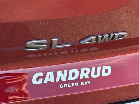 New 2026 Nissan Pathfinder SL image 8