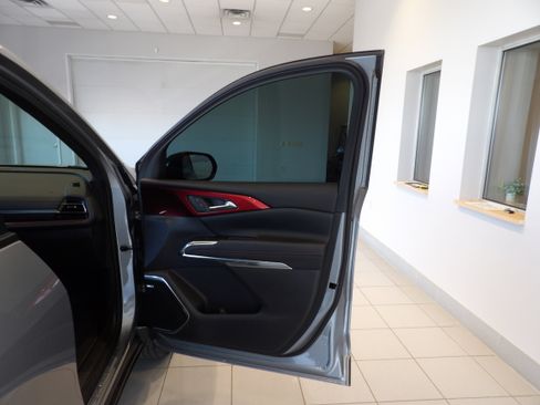 Used 2024 Chevrolet Traverse Z71 w/ Enhanced Driving Package image 25