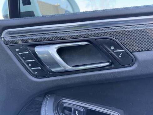 Used 2015 Porsche Macan Turbo image 41