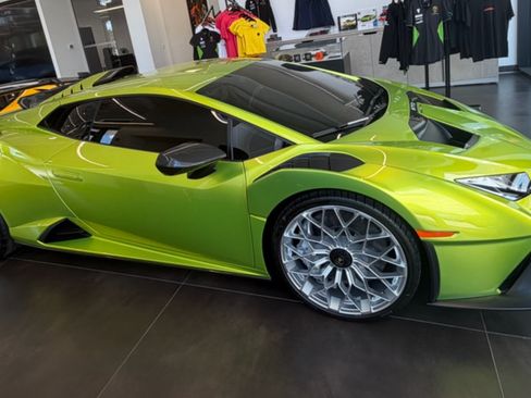 Used 2024 Lamborghini Huracan STO RWD image 1