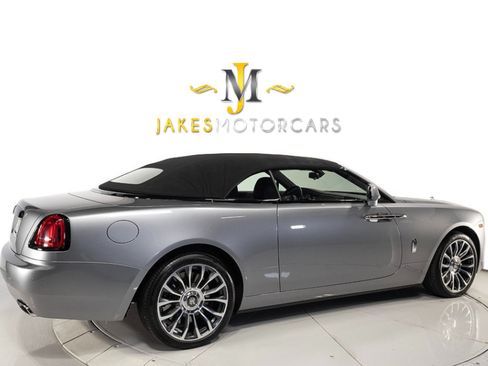 Used 2019 Rolls-Royce Dawn RWD image 12