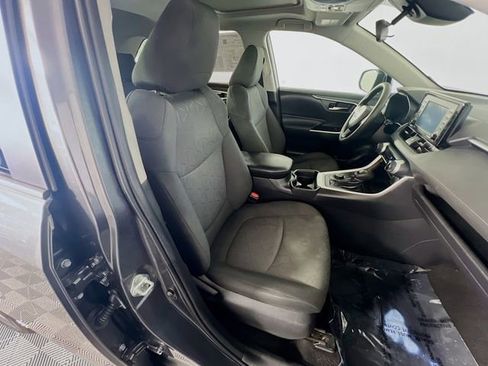 Used 2021 Toyota RAV4 XLE w/ Convenience Package image 30