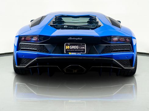 Used 2018 Lamborghini Aventador S image 12