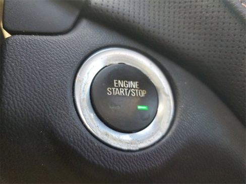 Used 2020 Chevrolet Equinox Premier image 31