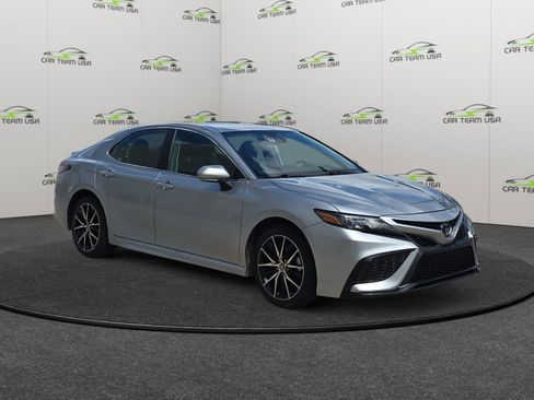 Used 2023 Toyota Camry SE image 11