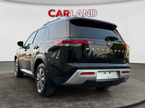 Used 2023 Nissan Pathfinder SL FWD image 3