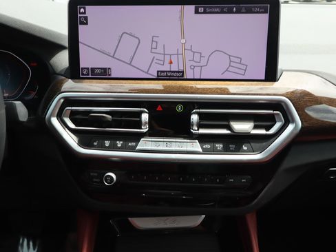 Used 2025 BMW X4 xDrive30i w/ Premium Package AWD/4WD image 11