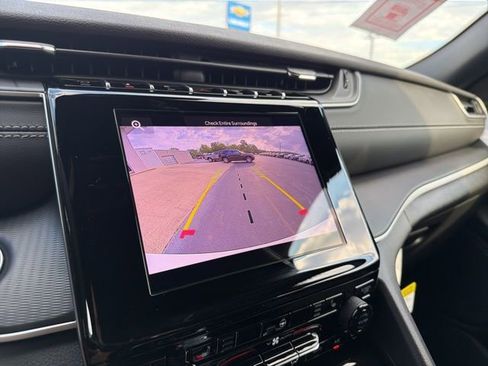 New 2025 Jeep Grand Cherokee Altitude image 19