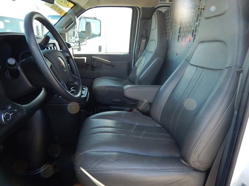 Used 2020 Chevrolet Express 2500 image 17