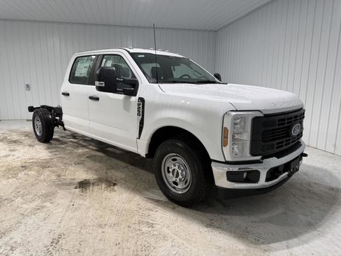 New 2026 Ford F250 XL w/ XL Chrome Package image 30