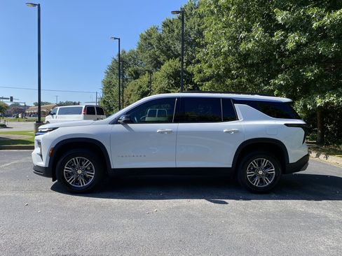 Used 2026 Chevrolet Traverse LT FWD image 6