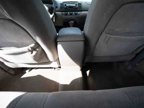 Used 2004 Toyota Camry LE image 22