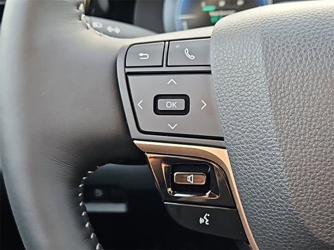 New 2025 Toyota Crown Signia Limited image 14