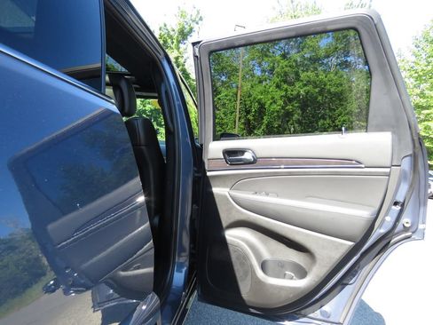 Used 2020 Jeep Grand Cherokee Overland AWD/4WD image 15