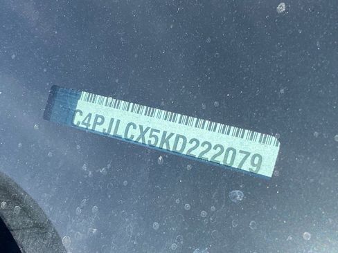 Used 2019 Jeep Cherokee Latitude w/ Popular Appearance Group image 11