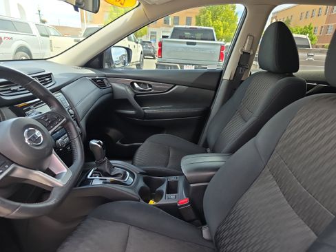 Used 2019 Nissan Rogue SV AWD/4WD image 2