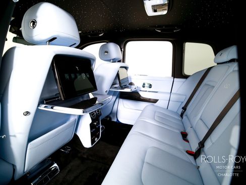 New 2026 Rolls-Royce Cullinan Black Badge image 20