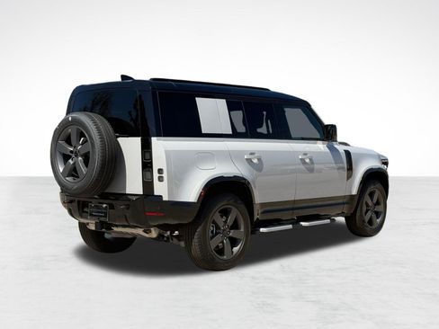 Used 2026 Land Rover Defender 110 X-Dynamic SE AWD/4WD image 9