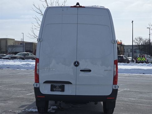 Used 2025 Mercedes-Benz Sprinter 2500 image 12