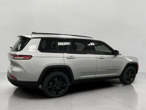 Used 2023 Jeep Grand Cherokee L Laredo AWD/4WD image 3
