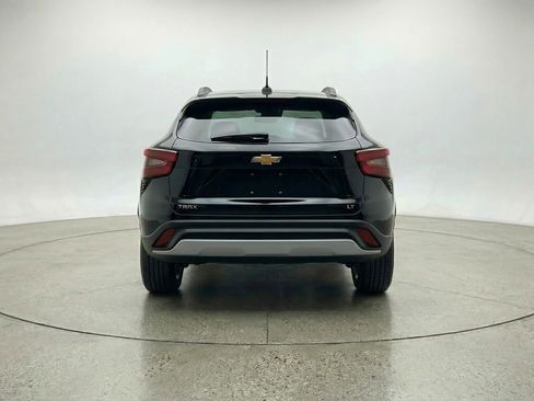 Used 2025 Chevrolet Trax LT FWD image 7