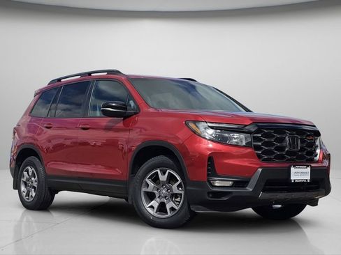 Used 2023 Honda Passport TrailSport image 2